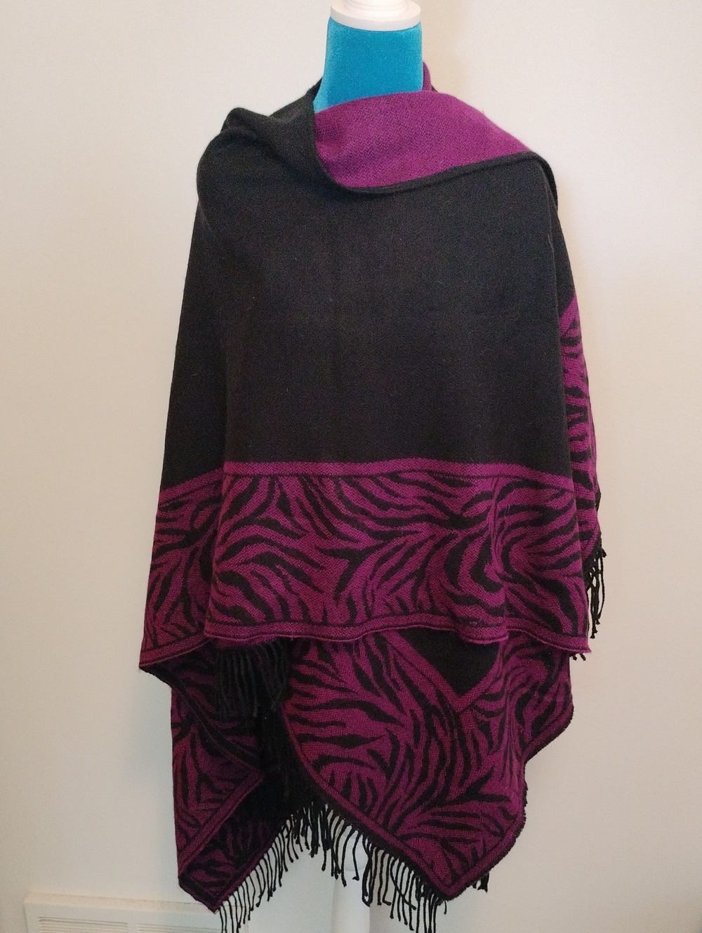 V. FRAAS Magenta Knit Scarf with Black Trim